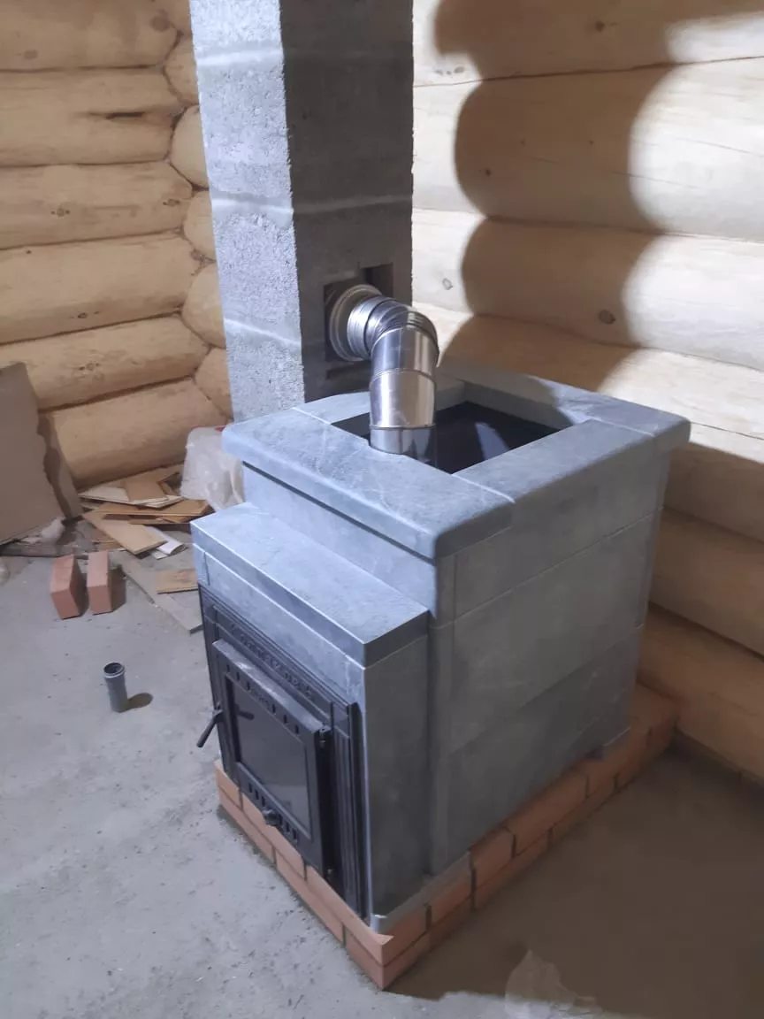 Установка чугунной банной печи  Колпаков  в облицовке собственного  производства