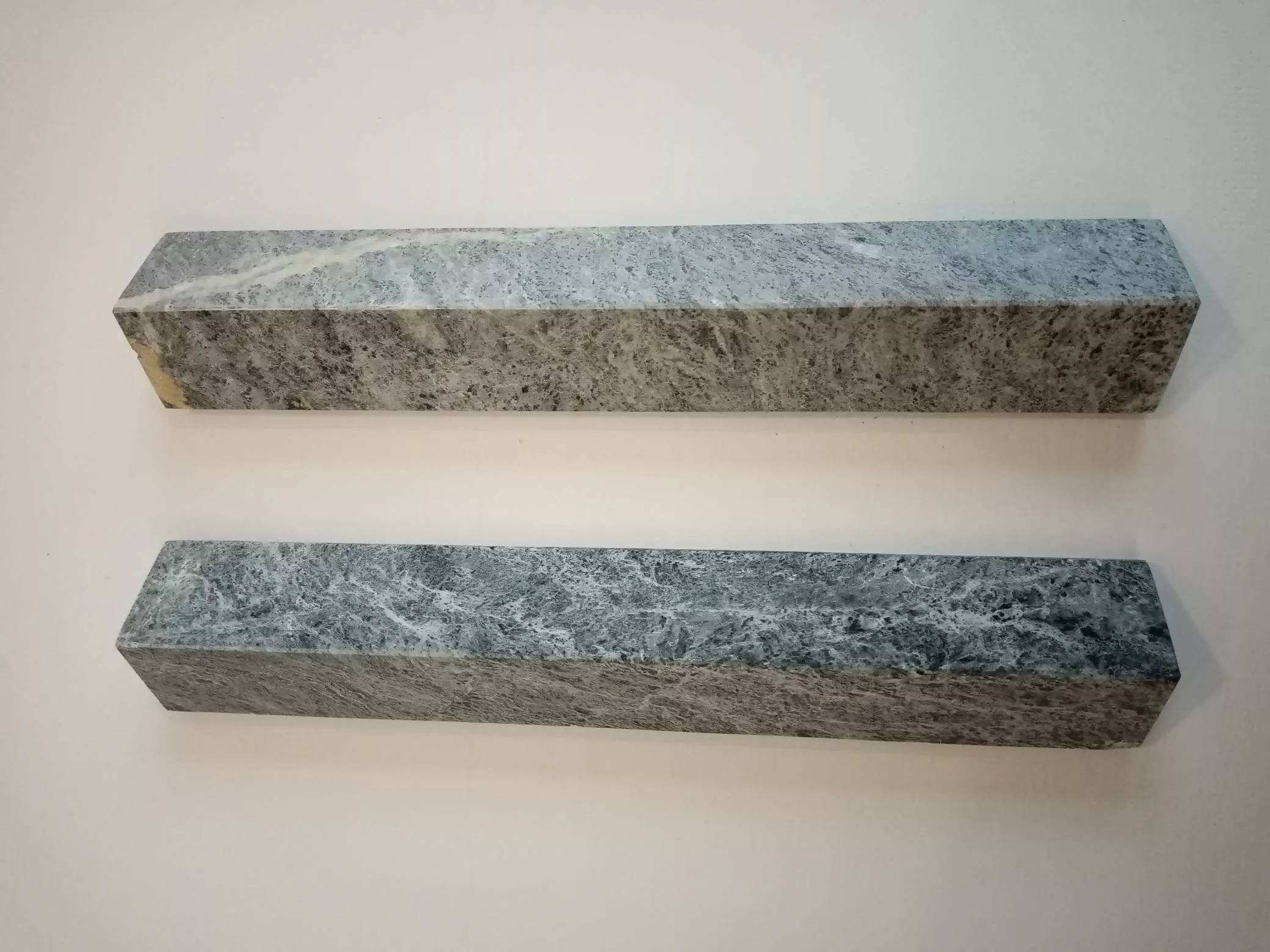 Изображение Уголок из талькомагнезита 40*40*300  2