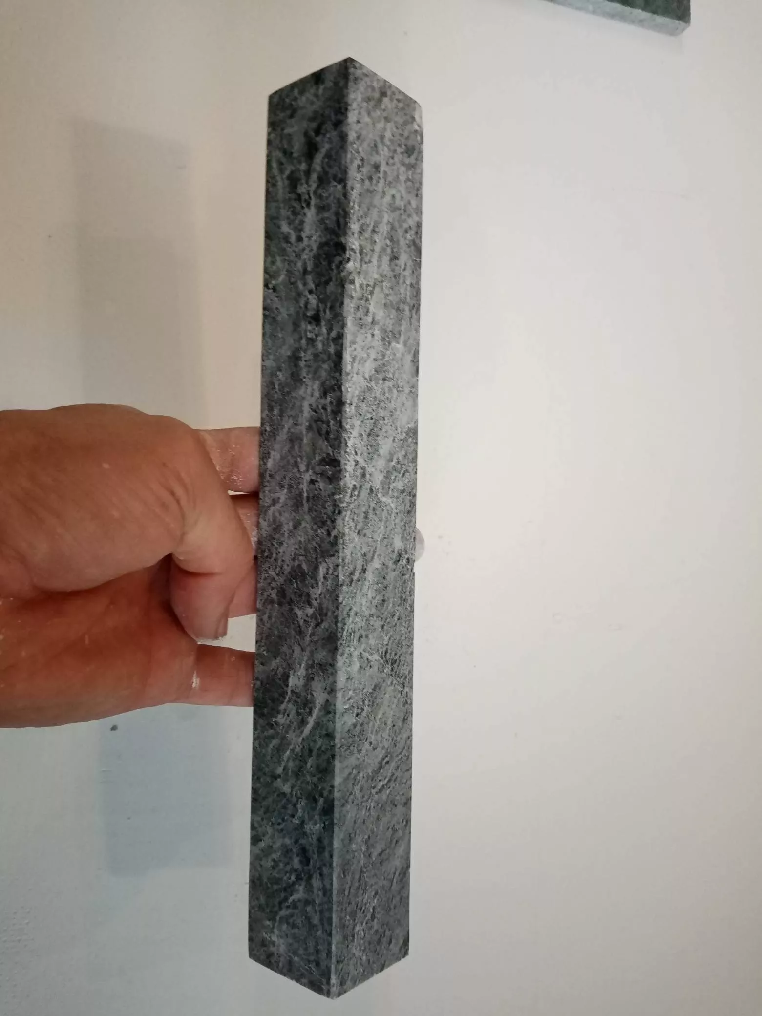 Изображение Уголок из талькомагнезита 40*40*300  3